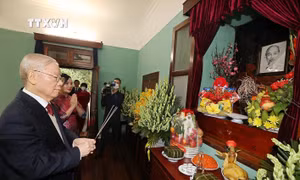 Tổng Bí thư Nguyễn Phú Trọng dâng hương tưởng niệm Chủ tịch Hồ Chí Minh