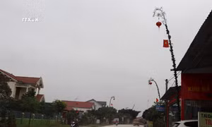Người Hà Tĩnh giữ gìn nét đẹp dựng cây nêu ngày Tết
