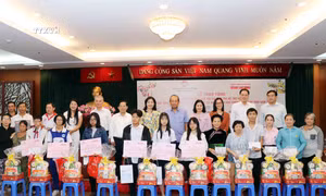 Tặng quà Tết, hỗ trợ học tập cho đồng bào dân tộc thiểu số hoàn cảnh khó khăn tại Thành phố Hồ Chí Minh