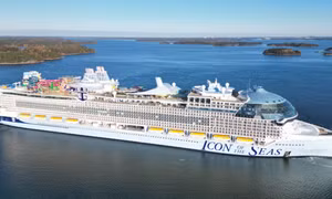 Tàu du lịch lớn nhất thế giới "Icon of the Seas" chuẩn bị cho chuyến ra khơi đầu tiên