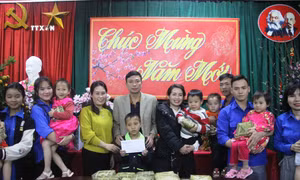 Điện Biên có nhiều hoạt động ý nghĩa chăm lo Tết cho trẻ em có hoàn cảnh khó khăn