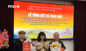Trao giải thưởng sáng tác tranh cổ động về Điện Biên Phủ và Bộ đội Trường Sơn