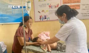 Tìm thấy cháu bé sau 4 ngày lạc trong rừng ở Yên Bái