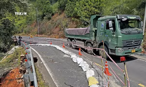 Khắc phục sạt lở đèo Tà Nung, đảm bảo lưu thông dịp lễ 2/9