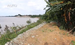 Tháo gỡ khó khăn để người dân sớm di dời khỏi vùng nguy cơ sạt lở bờ sông Thạch Hãn