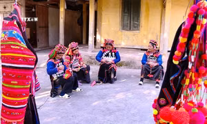 Nét đẹp văn hóa trong trang phục của phụ nữ Hà Nhì