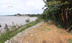 Tháo gỡ khó khăn để người dân sớm di dời khỏi vùng nguy cơ sạt lở bờ sông Thạch Hãn