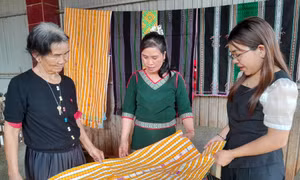 Giữ gìn, lan tỏa nét đẹp nghề dệt thổ cẩm qua nền tảng số Đồng Nai 