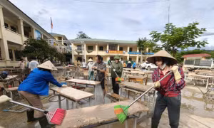 Khắc phục hậu quả mưa lũ: Bản giúp bản, xã giúp xã, trường giúp trường
