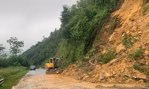 Phú Thọ: Mưa lớn gây sạt lở trên Quốc lộ 70B