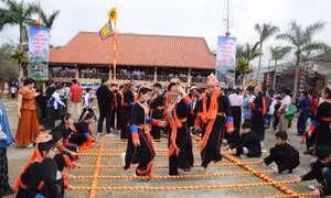 Rộn ràng lễ hội truyền thống đầu năm tại Quảng Ninh