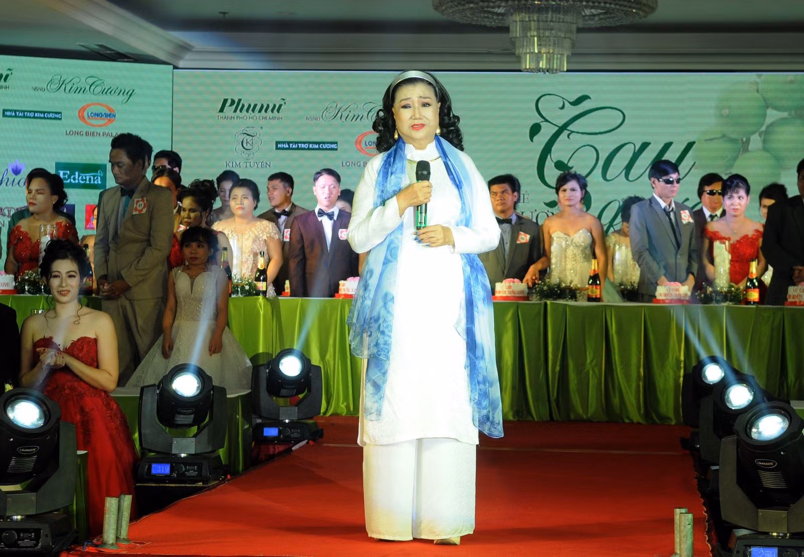 NSND Kim Cương hy vọng sau đám cưới bà sẽ có thêm nhiều mạnh thường quân cùng đồng hành để xây nhà cho các cặp đôi khuyết tật còn khó khăn.