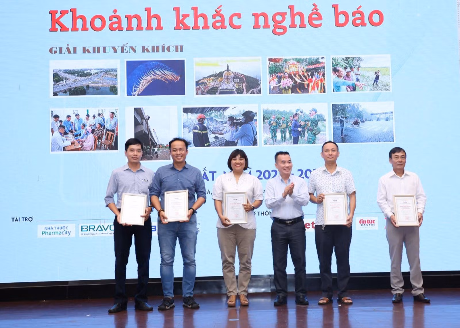 Chú thích ảnh
