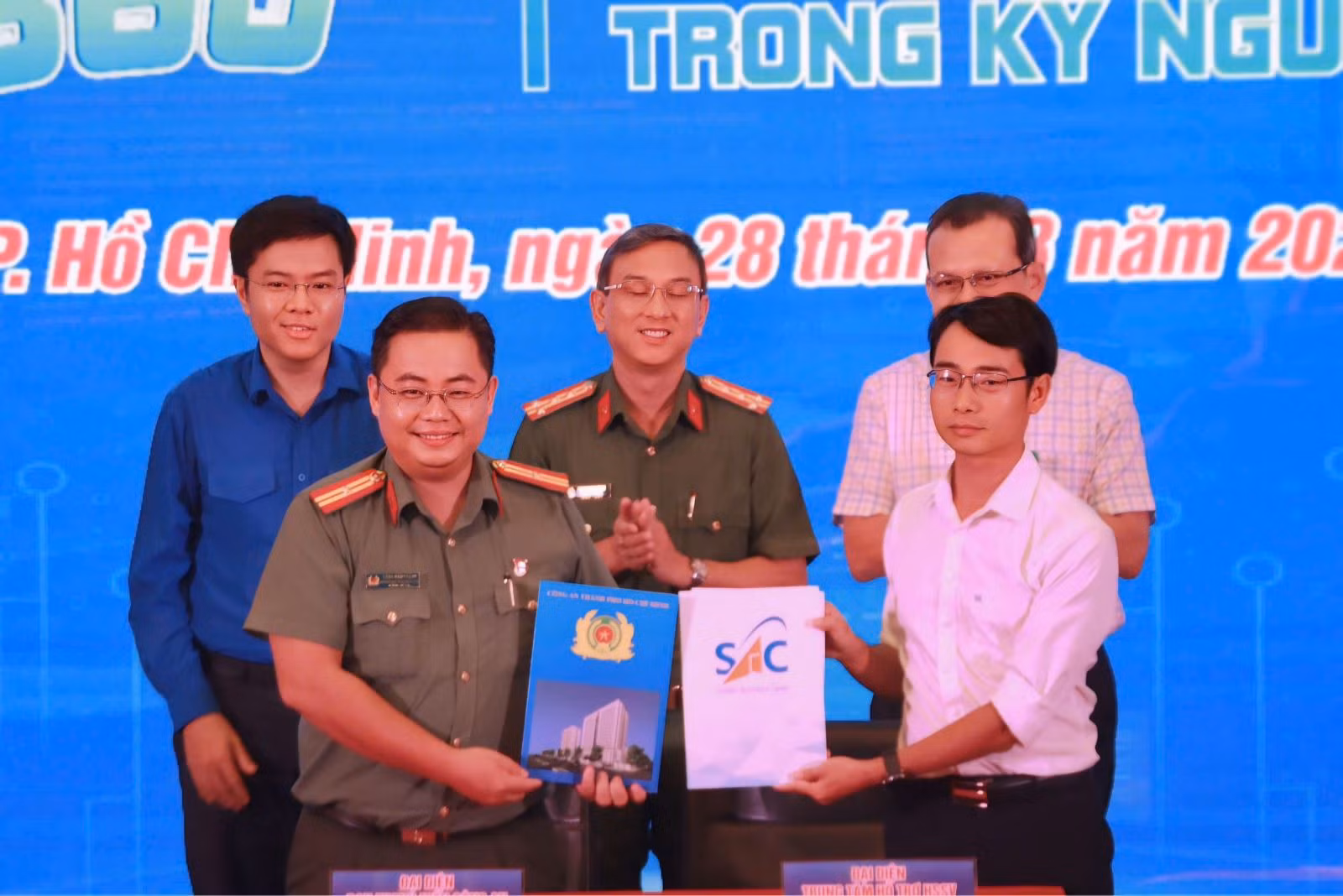 Chú thích ảnh