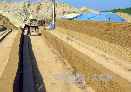 Khai thác đất sét tràn lan, chính quyền bó tay ảnh 2