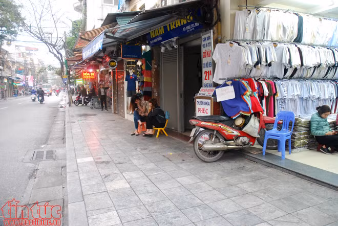 Hình ảnh Hà Nội ngày đầu ra quân xử lý vi phạm vỉa hè ảnh 6