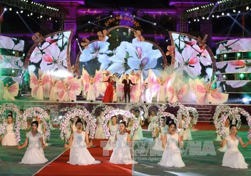 70.000 lượt khách đến với Lễ hội hoa Ban tại Điện Biên ảnh 1