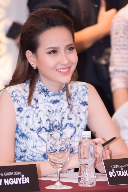 Hoa khôi du lịch Khánh Ngân xuất hiện lộng lẫy sau đăng quang ảnh 4
