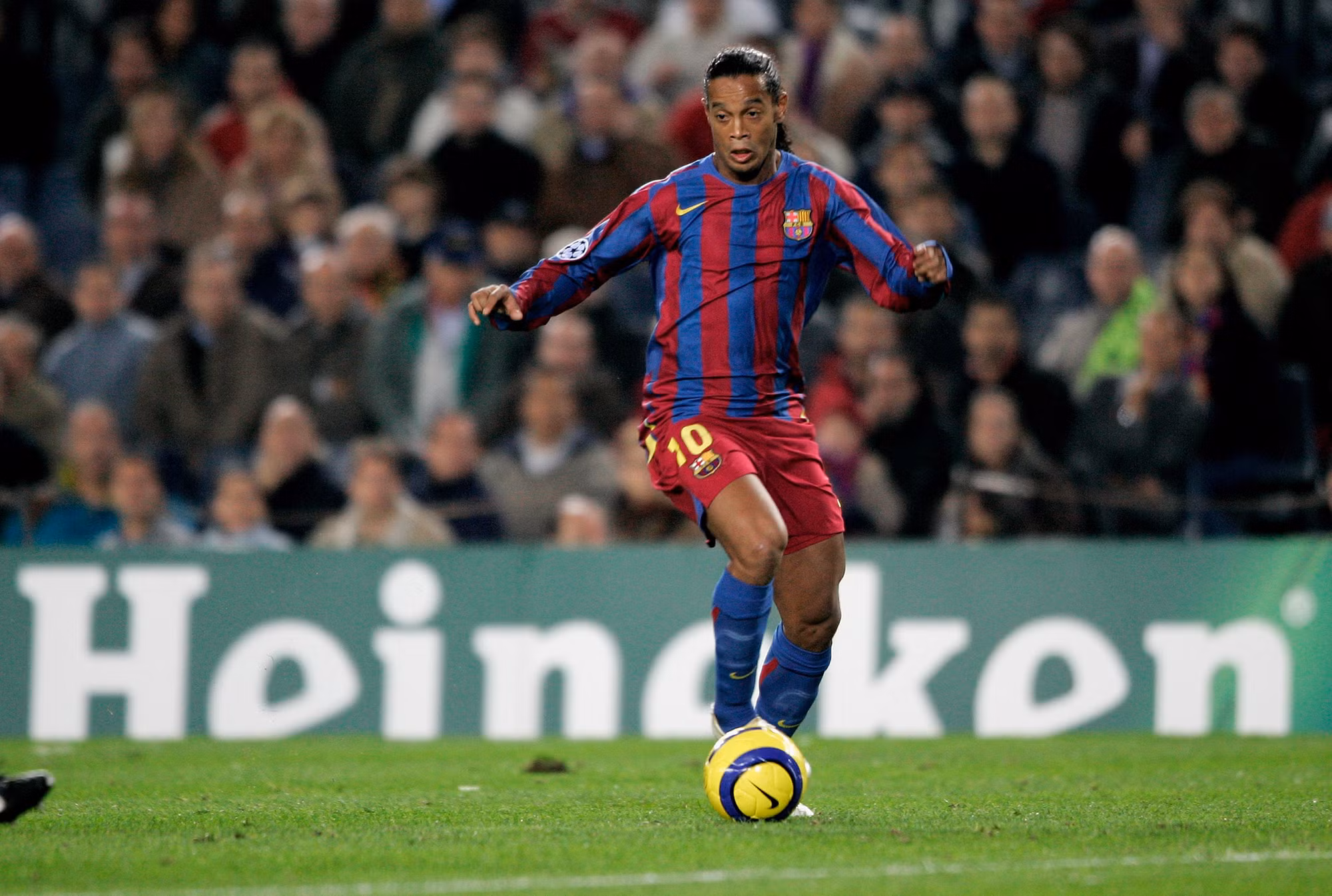 Chiếc cúp UEFA Champions League huyền thoại sắp đến Việt Nam ảnh 1