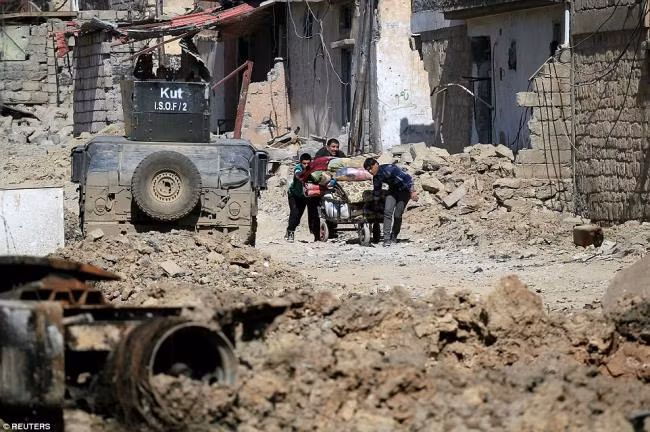 Các tay súng IS chết như ngả rạ trên đường phố Mosul ảnh 7