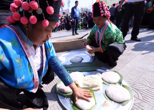 Độc đáo thi giã bánh dày ảnh 6