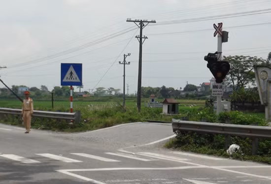 Mất an toàn giao thông đường sắt do tình trạng '3 không' ảnh 1