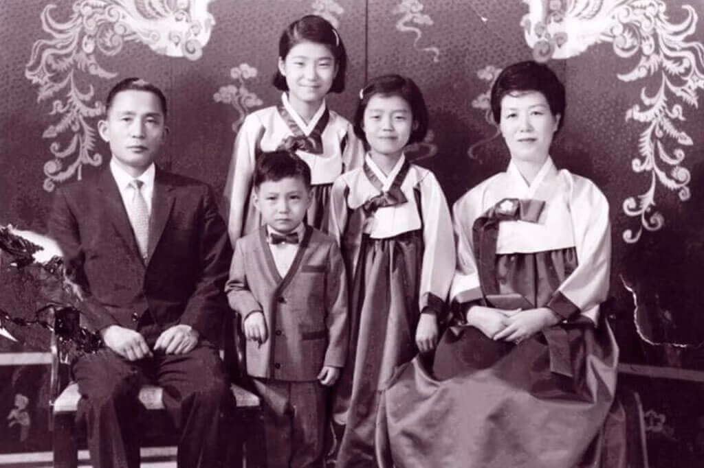 Park Geun-hye – Sự sụp đổ của một 'Nữ hoàng' - Kỳ 1 ảnh 1