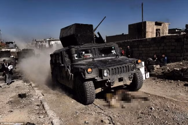 Các tay súng IS chết như ngả rạ trên đường phố Mosul ảnh 1