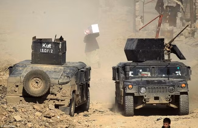 Các tay súng IS chết như ngả rạ trên đường phố Mosul ảnh 9