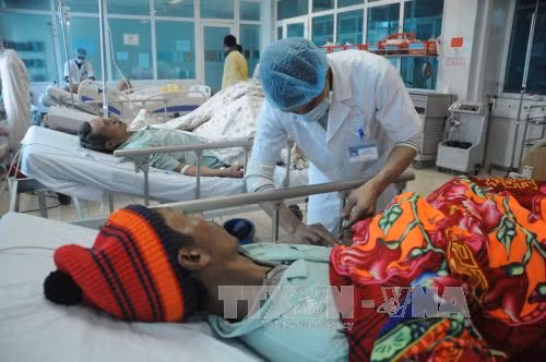 Thủ tướng yêu cầu tăng cường quản lý sau hàng loạt vụ ngộ độc rượu ảnh 1