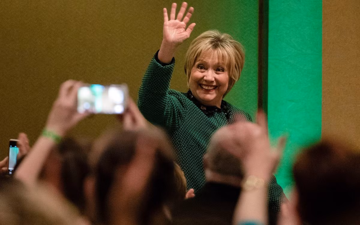 Tuyên bố 'sẵn sàng ra khỏi rừng', bà Hillary Clinton chuẩn bị quay lại chính trường Mỹ? ảnh 1