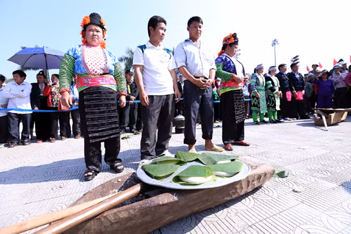Độc đáo thi giã bánh dày ảnh 7