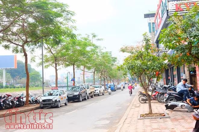 Buổi sáng giải toả thì trật tự, gần trưa vỉa hè Hà Nội lại có 'trật tự riêng' ảnh 11