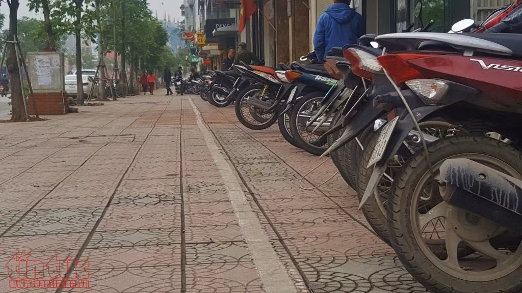 Hà Nội đẹp lạ trong ngày đầu ra quân giải toả lấn chiếm vỉa hè ảnh 7