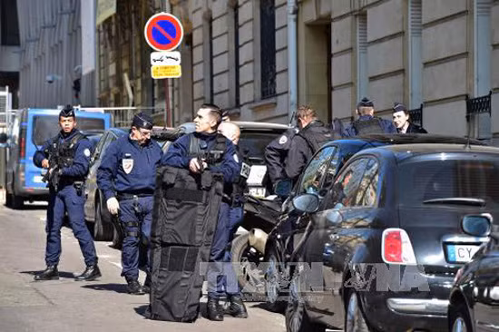 Thông tin mới nhất về vụ nổ bom thư ở Văn phòng đại diện IMF tại Paris ảnh 1