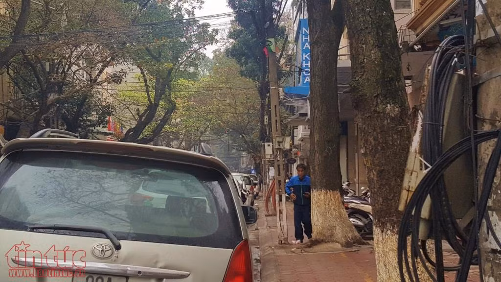 Hà Nội đẹp lạ trong ngày đầu ra quân giải toả lấn chiếm vỉa hè ảnh 4