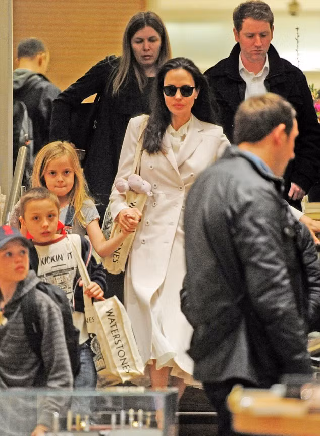 Angelina Jolie rạng rỡ 'như chưa hề có cuộc chia ly' ảnh 3