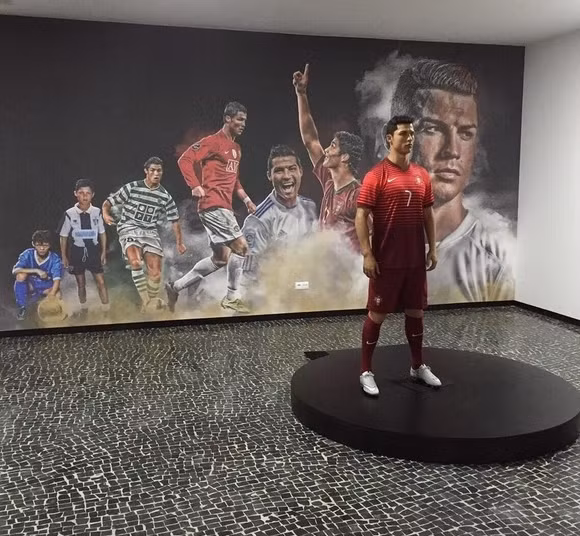 Bảo tàng CR7, sân bay CR7, khách sạn CR7, phòng tập CR7… cả thế giới là của Ronaldo ảnh 5