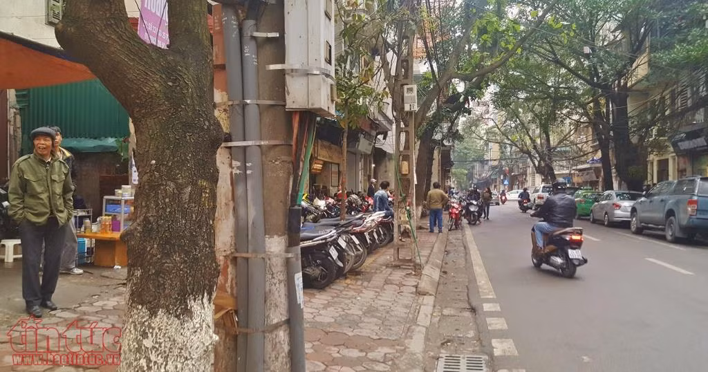 Hà Nội đẹp lạ trong ngày đầu ra quân giải toả lấn chiếm vỉa hè ảnh 3