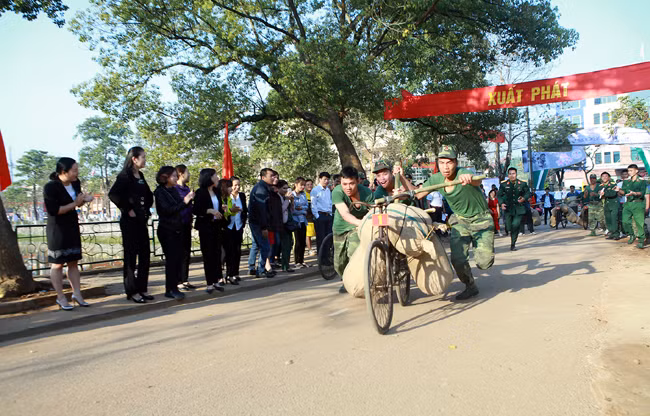 Độc đáo thi xe đạp thồ tại Lễ hội Hoa Ban Điện Biên năm 2017 ảnh 1