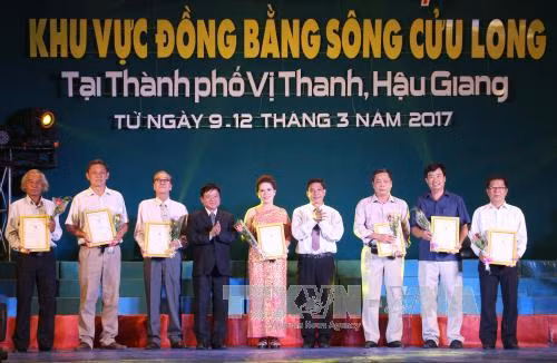 Bế mạc Liên hoan âm nhạc khu vực Đồng bằng sông Cửu Long ảnh 1