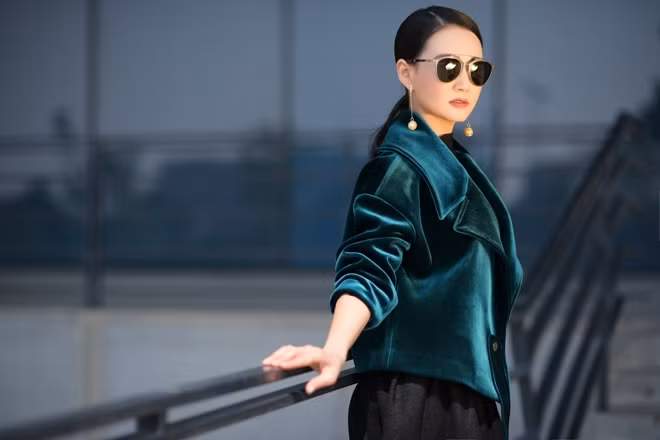Hoa hậu Sương Đặng diện mốt không tuổi với váy ngắn cá tính ảnh 5