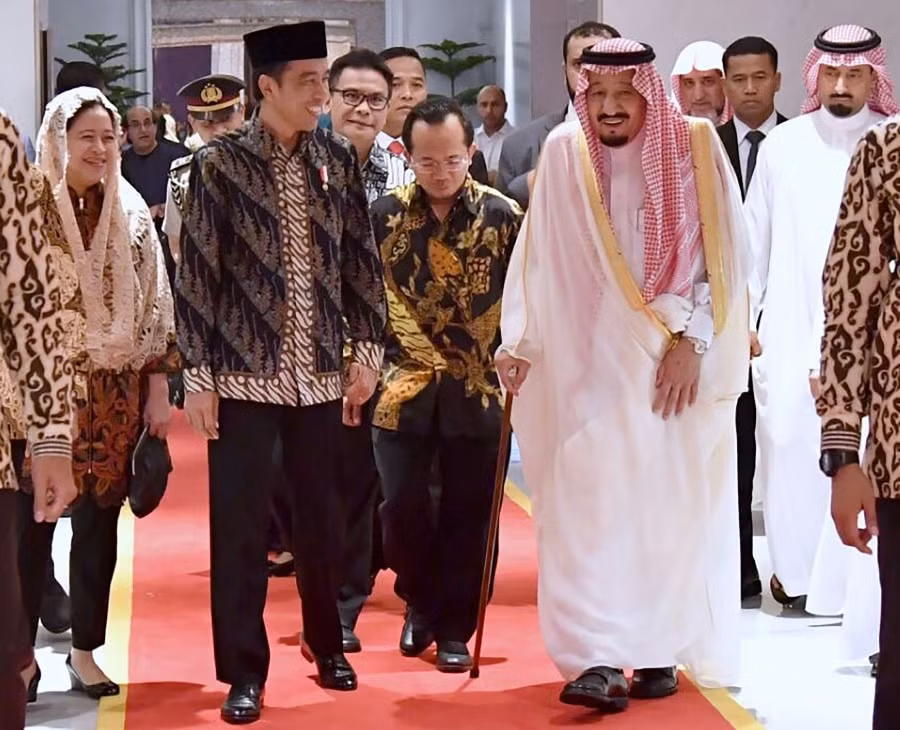 Tới Bali nghỉ, Vua Saudi Arabia chi bộn tiền mua 6 tấn hàng hóa ảnh 1