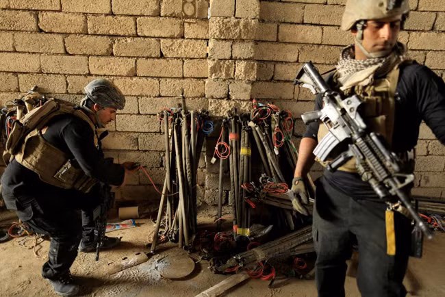 Bên trong đường hầm trốn chạy của IS tại Mosul ảnh 9