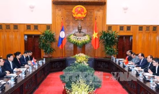 Thủ tướng Nguyễn Xuân Phúc hội đàm với Thủ tướng Lào ảnh 1