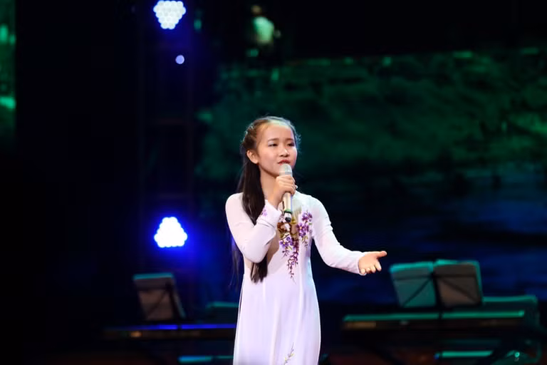 Chế Linh hạnh phúc với liveshow đông kín khán giả Thủ đô ảnh 9
