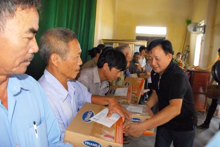Vinamilk chia sẻ nỗi đau với đồng bào vùng lũ ảnh 1