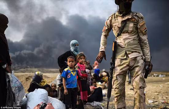 Những đứa trẻ của Mosul ngày chiến sự ảnh 8