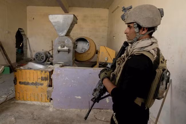 Bên trong đường hầm trốn chạy của IS tại Mosul ảnh 10