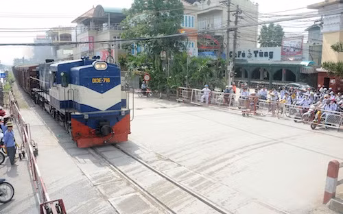 Tai nạn “rình rập” trên đường sắt qua Thường Tín ảnh 11